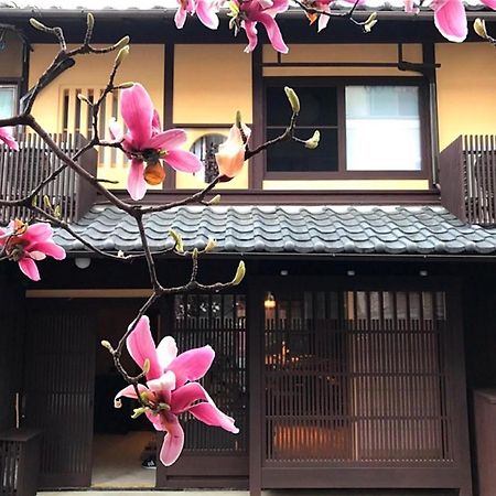 京町家の宿 三石 Киото Экстерьер фото